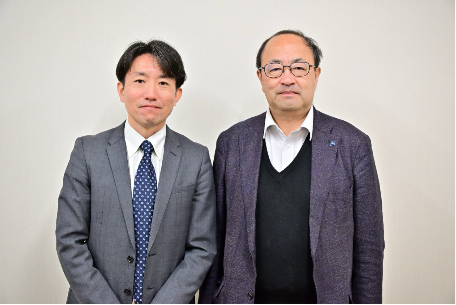 影近所長と仲井教授（左）